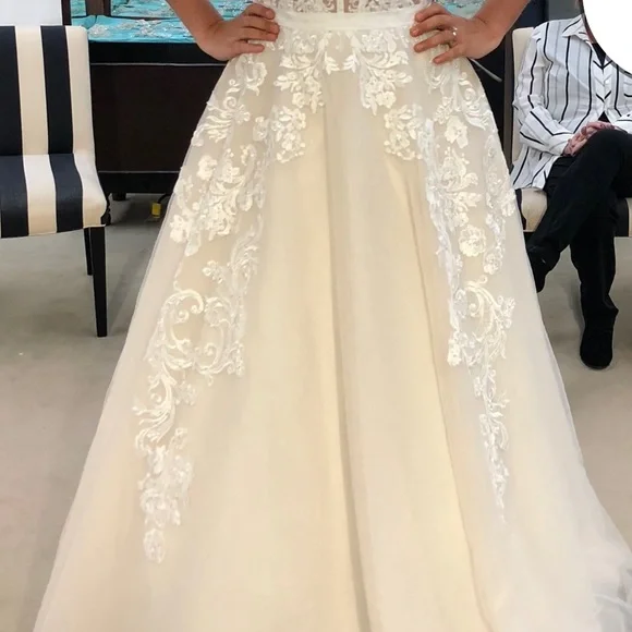 House of Wu Wedding dress.  Ivory/Nude size 12 fits like an 8. - Picture 8 of 12